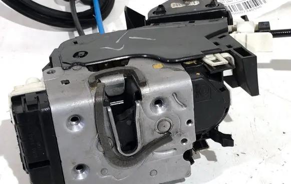 Mercedes-Benz C W204 Rear door lock A2047300335