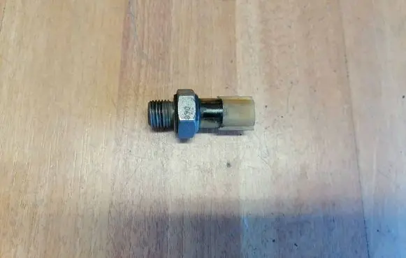 Renault Espace V (RFC) Oil pressure sensor 00462R 8200671272