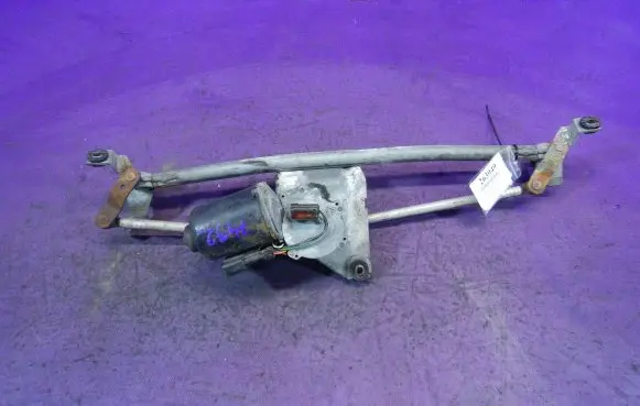 Opel Astra F Front wiper linkage and motor