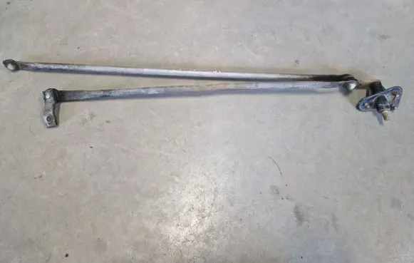 Front wiper linkage