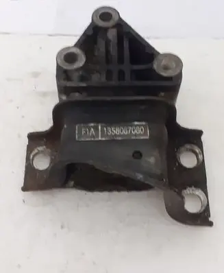 Engine mount bracket