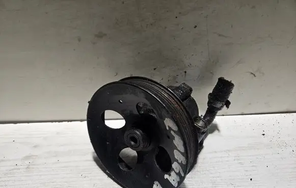 Opel Corsa B Power steering pump 26025012