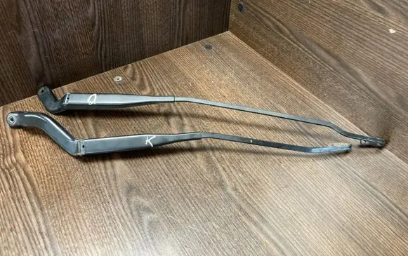 Citroen Xantia Front wiper blade arm