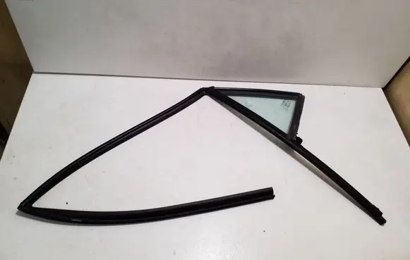 KIA Stonic Rear vent window glass 
