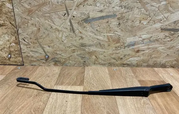 Volkswagen PASSAT B5 Front wiper blade arm 3B1955409