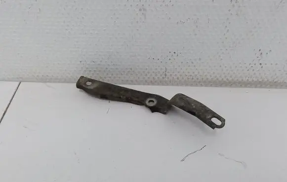 Toyota Yaris Engine mounting bracket