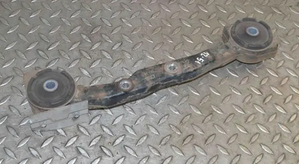 Lexus RX 450H Rear differential/diff mount bracket 