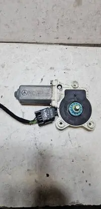 Mercedes-Benz E W211 Front door window regulator motor A2118201742 990595101 7746002817