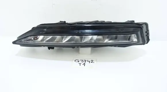 Skoda Superb B8 (3V) Front fog light 3V0941699B