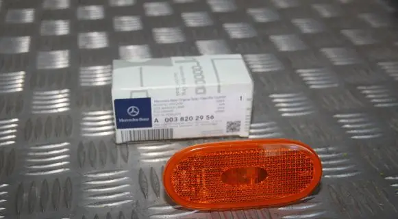 Front fender indicator light