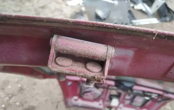 Toyota Avensis T220 Tailgate/trunk/boot hinge
