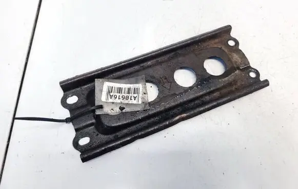 Engine mounting bracket
