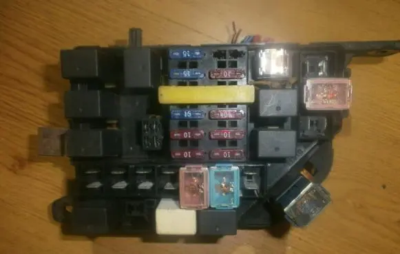 Hyundai Accent Fuse box set