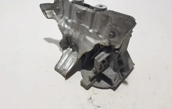 Nissan Primastar Engine mounting bracket 8200798760