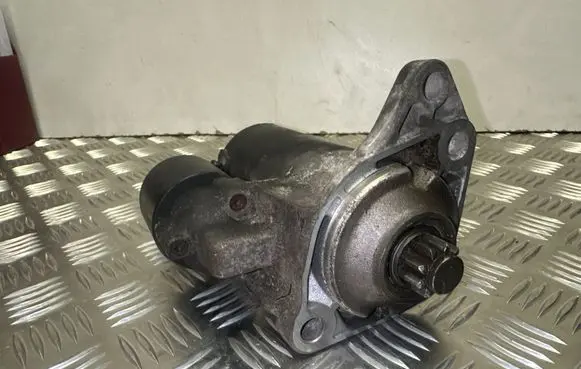 Volkswagen Golf IV Starter motor 0001121006