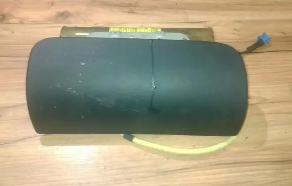 Mazda 323 F Passenger airbag