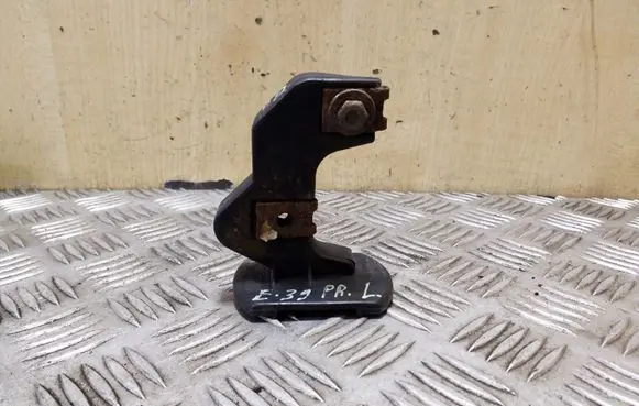 Front bumper mounting bracket