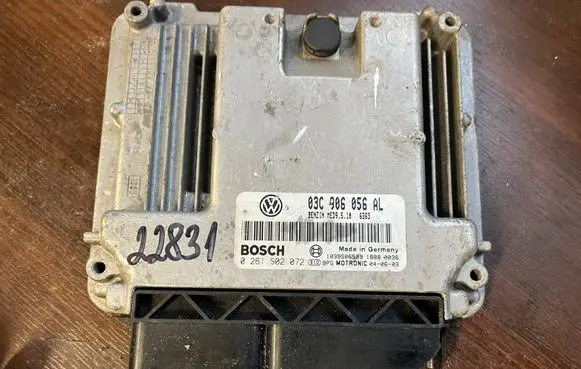 Volkswagen Golf V Engine control unit/module 03c906056al 0261s02072