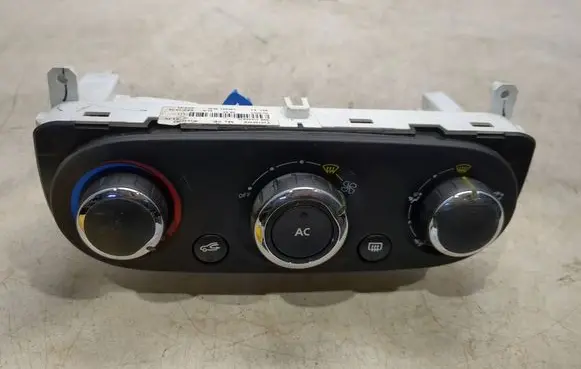 Renault Clio IV Climate control unit T1019676Z E1072485