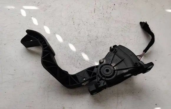Renault Master III Accelerator throttle pedal 6PV00908511 8200672372C
