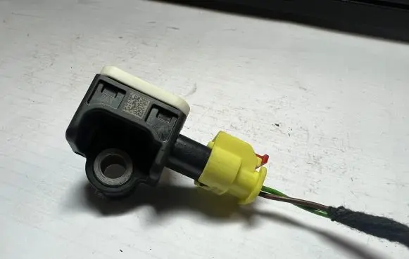 Audi A6 S6 C6 4F Airbag deployment crash/impact sensor 4F0959643C 100422205 K5HN