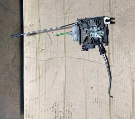 Audi A8 S8 D2 4D Front door lock 4D1837016D