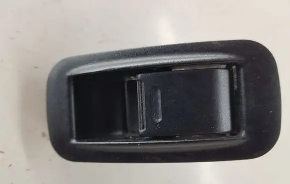Toyota Avensis T250 Electric window control switch
