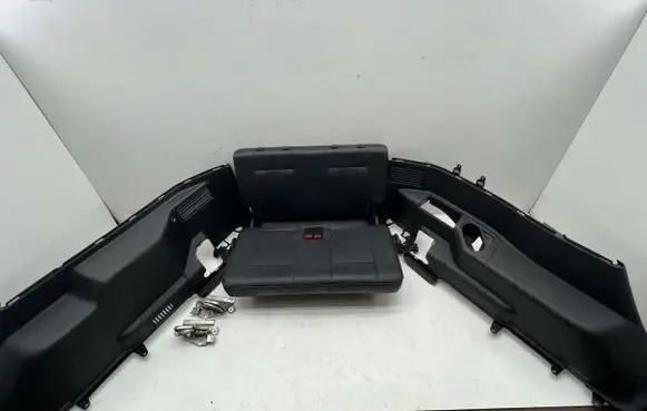 Mitsubishi Pajero Second row seats 
