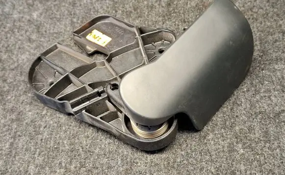 Engine bonnet (hood) release handle