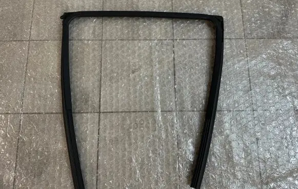 Volkswagen Amarok II Rubber seal rear door window/glass N1WB-E25825-AJ