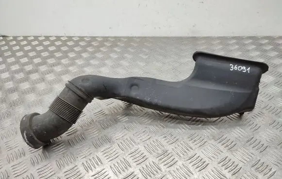 Opel Astra H Air intake duct part 55351756