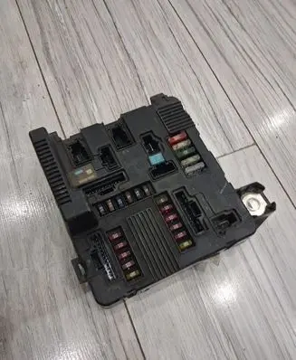 Renault Megane II Fuse box set 8200262385A