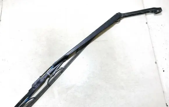 Nissan X-Trail T30 Front wiper blade arm