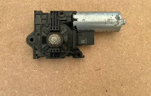 Mercedes-Benz A W177 Sunroof motor/actuator 10030663C 190408A 405829