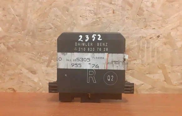 Mercedes-Benz E W210 Door control unit/module 2352 2108207626