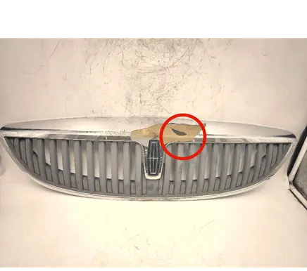 Chrysler Voyager Front grill 81438200AC 4W438200