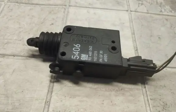 Opel Zafira A Central locking motor 90460062 1101215