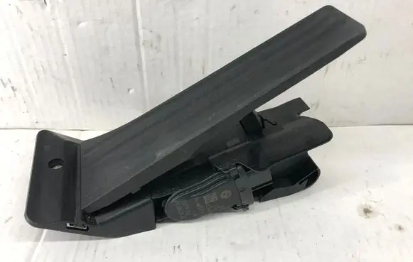 BMW 2 F22 F23 Accelerator throttle pedal 6853176