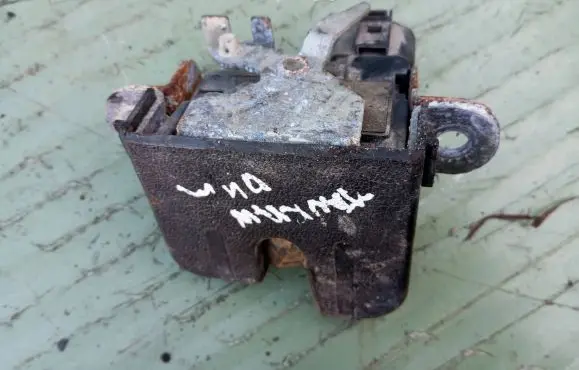 Volkswagen Touran I Tailgate/trunk/boot lock/catch/latch 1T0827505C