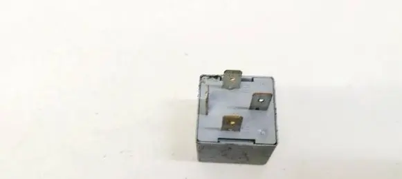 Volkswagen Golf V Other relay 141951253B 20240072