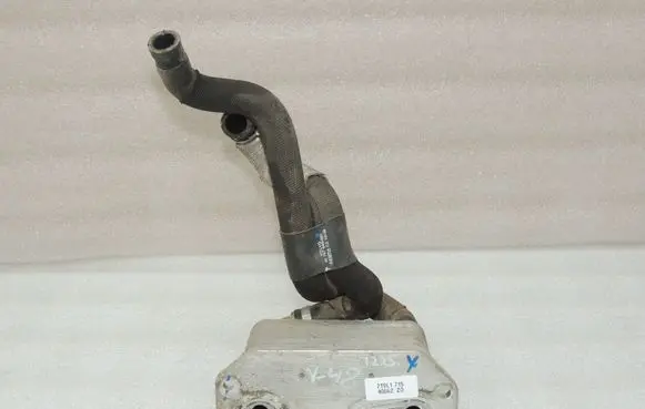 Volvo V60 Engine oil radiator 30757649 30757459