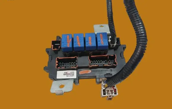 Infiniti Q50 Fuse box set 252365026R