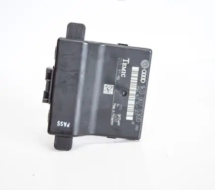 Audi A3 S3 8P Gateway control module 1K0907530D
