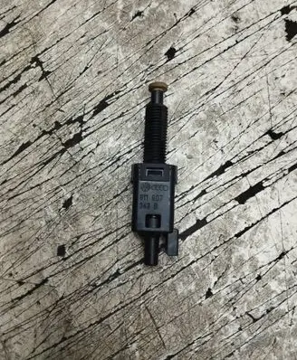 Audi A4 S4 B5 8D Brake pedal sensor switch 811907 343B