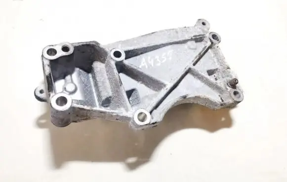 Citroen C4 I Picasso Engine mounting bracket 9648735580