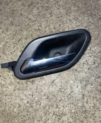 BMW 5 E39 Front door interior handle 8226049