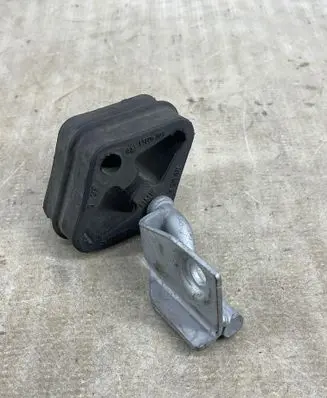 BMW 4 G22 G23 G24 G26 Muffler mount bracket/holder 8570671