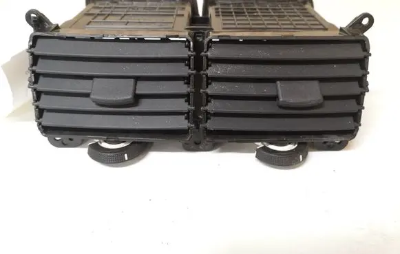 KIA Sportage Dash center air vent grill 80335148 84810A