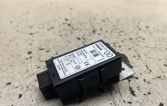 Nissan X-Trail T30 Door central lock control unit/module 28596CC0 5WK46473B