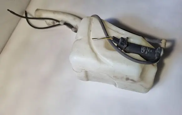 Ford Fiesta Windshield washer fluid reservoir/tank 2S6117618AH